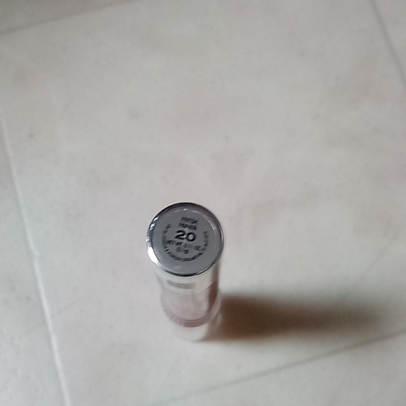 Neutrogena Moisturesmooth Color Stick - Picture 3 of 3